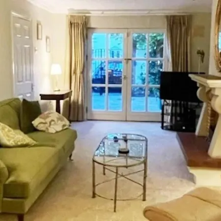 Townhouse In 4 - Check Connttact From Photos For Details ! Close To ! * ダブリン