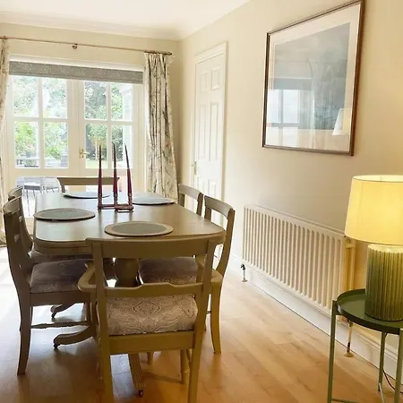 Townhouse In 4 - Check Connttact From Photos For Details ! Close To ! Vakantiehuis Dublin