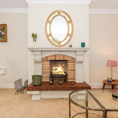 Townhouse In 4 - Check Connttact From Photos For Details ! Close To ! Dublin