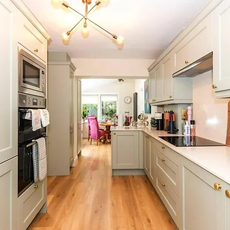 Vakantiehuis Townhouse In 4 - Check Connttact From Photos For Details ! Close To !